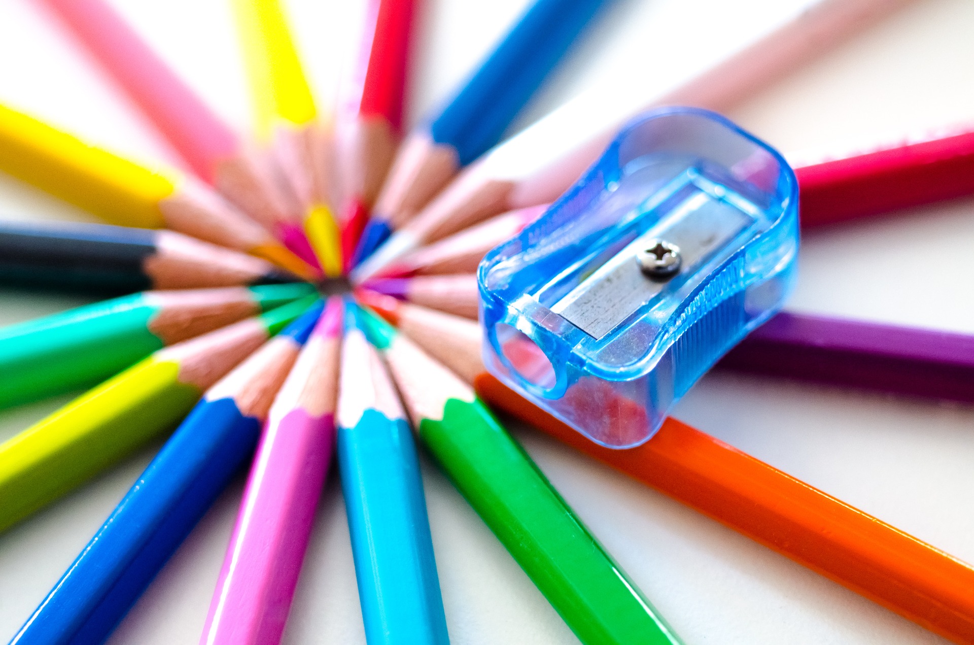 idéal pour les livres de coloriage et comme fournitures scolaires 120 Crayon De Couleurs Professionnel pour Enfants et Adultes Mines de qualité artiste douces et aux couleurs éclatantes 