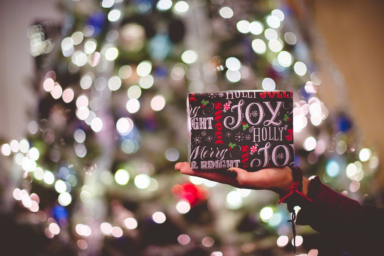 Noël : et si on offrait une carte cadeau  du montant de son choix à  nos proches ?