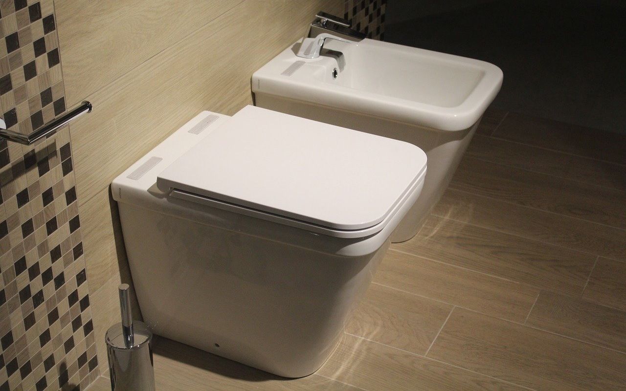 5 WC lavants sur pied avec ou sans réservoir de chasse