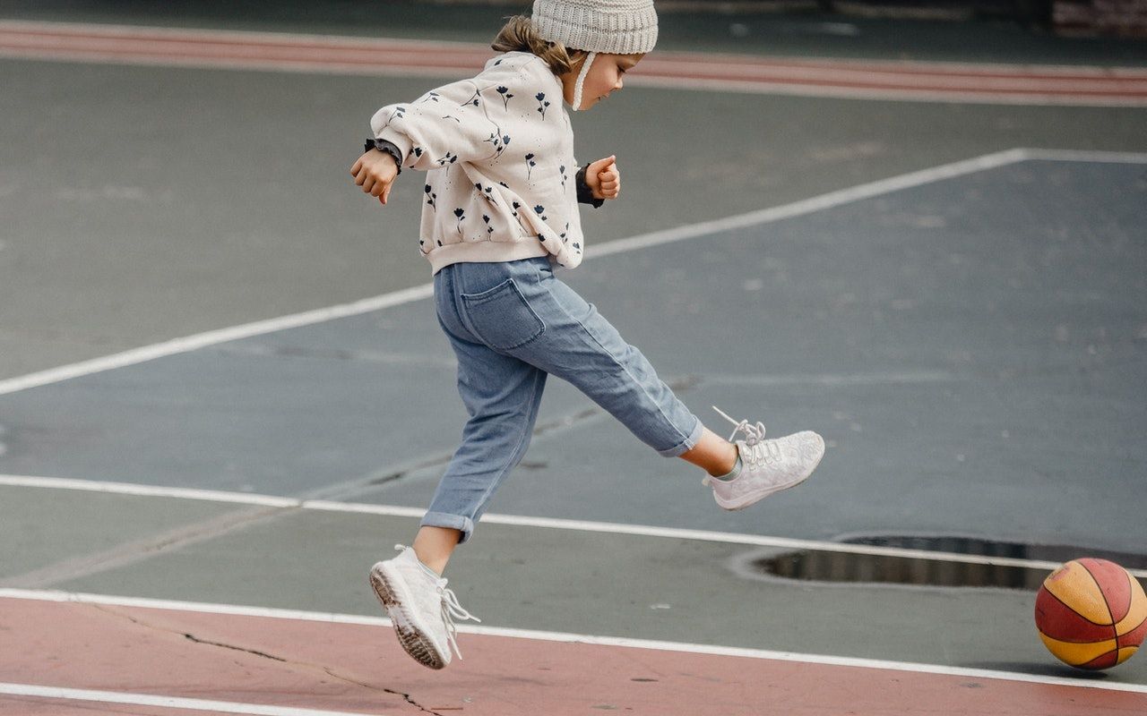 Basket Enfants Fille Garçon Chaussures de Course Tennis Garçon Sneakers Respirant Légère Running Sport Fille 